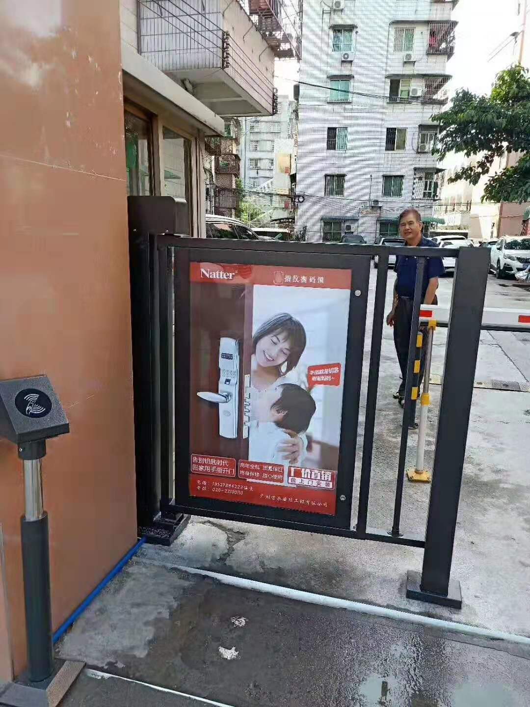 人行廣告門，智能廣告門，社區(qū)廣告門案例